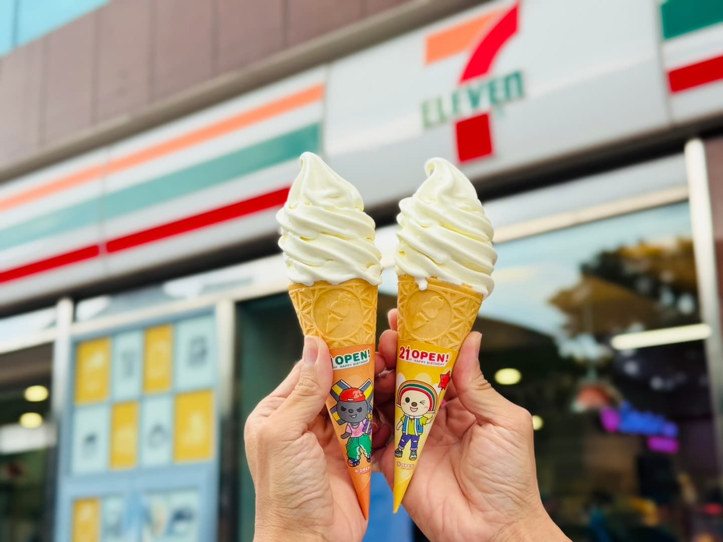 7-11霜淇淋10元、全家第2支6元!超商週末消暑優惠,茶飲買一送一喝到12點 7-11霜淇淋10元、全家第2支6元!超商週末消暑優惠,茶飲買一送一喝到12點