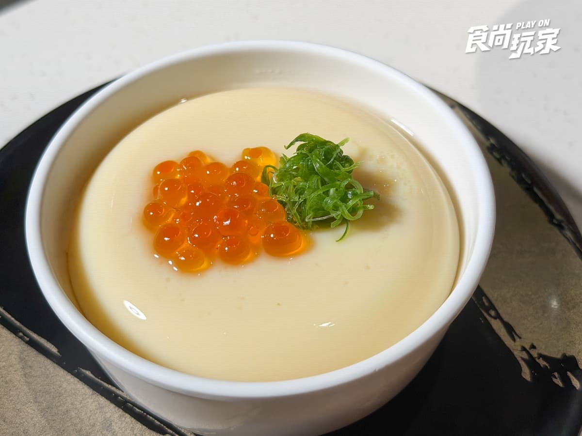 爭鮮推出獵奇美食!鮭魚卵霜淇淋、鮭魚千層蛋糕等你挑戰,鮭魚造型扇必收 爭鮮推出獵奇美食!鮭魚卵霜淇淋、鮭魚千層蛋糕等你挑戰,鮭魚造型扇必收
