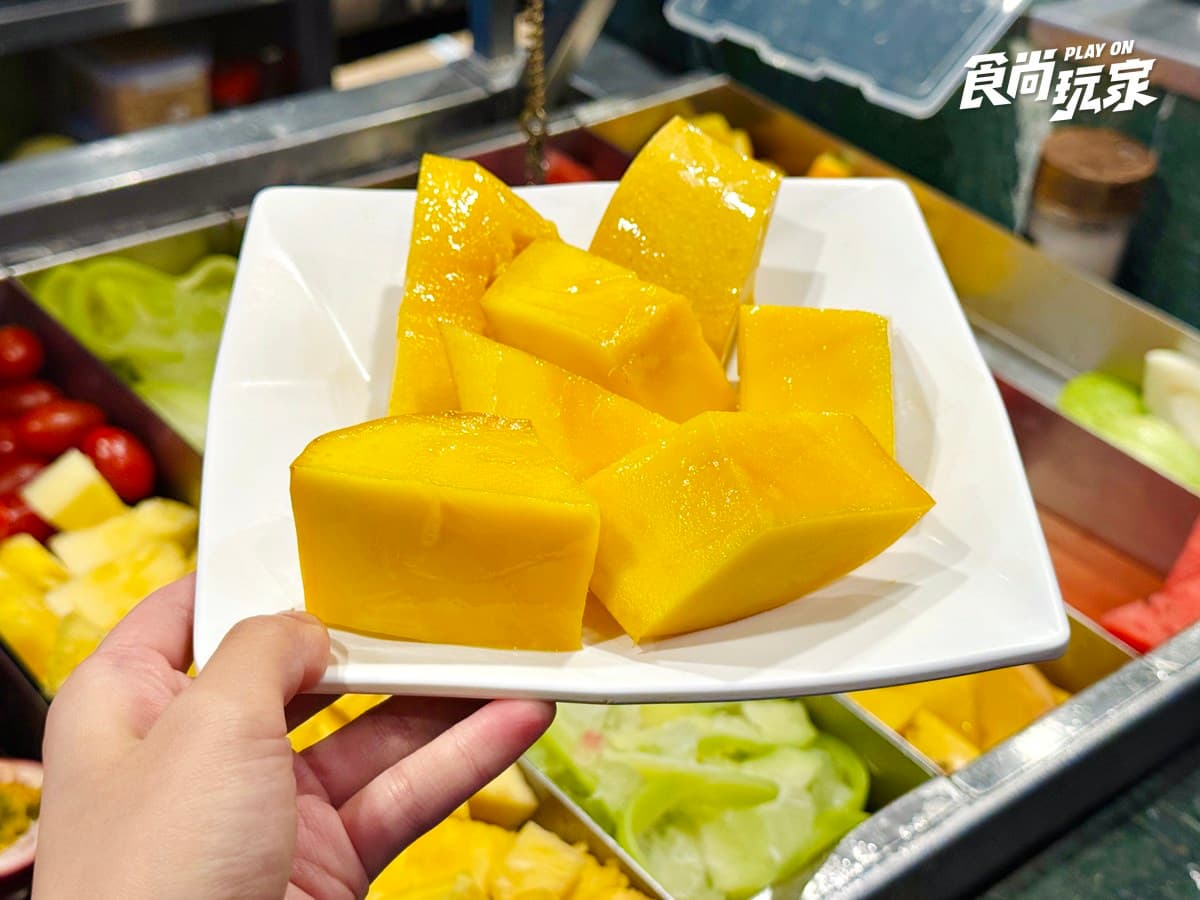 全台最狂火鍋「芒果吃到飽」!百款芒果甜點、雪花冰無限吃,活蝦、雪蟹腳任夾 全台最狂火鍋「芒果吃到飽」!百款芒果甜點、雪花冰無限吃,活蝦、雪蟹腳任夾