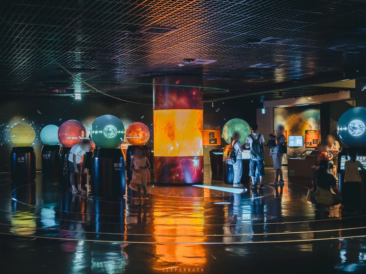 爸爸免費逛台北天文館!暑假夜間導覽、行星體重計必玩,順遊士林超高溜滑梯 爸爸免費逛台北天文館!暑假夜間導覽、行星體重計必玩,順遊士林超高溜滑梯