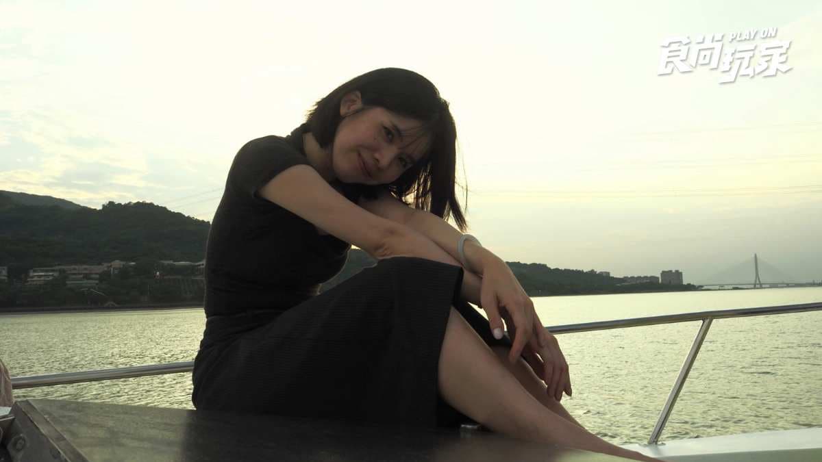 淡江大橋夕陽這樣追最美!999元搭遊艇暢玩4小時,海上唱KTV還能喝調酒 淡江大橋夕陽這樣追最美!999元搭遊艇暢玩4小時,海上唱KTV還能喝調酒
