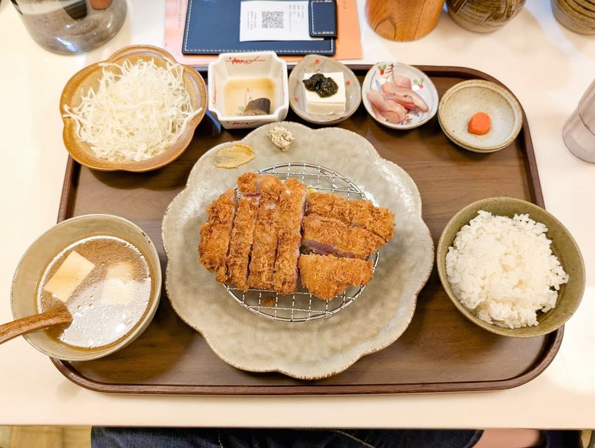 全台首推「豬排吃到飽」!420元起炸豬五花無限續盤,白飯、高麗菜絲也暢吃 全台首推「豬排吃到飽」!420元起炸豬五花無限續盤,白飯、高麗菜絲也暢吃