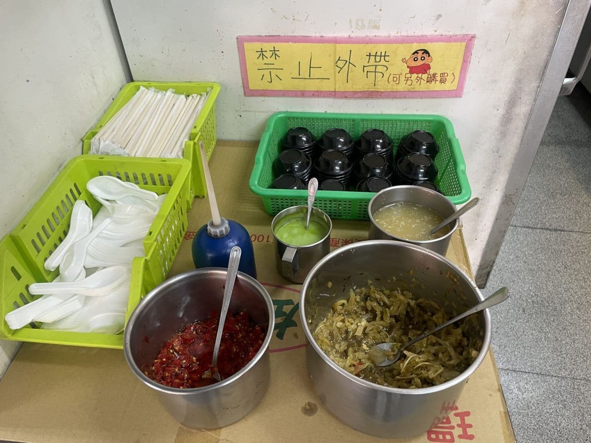台中24小時「神級爌肉飯」!香滷腳庫軟嫩Q彈,必加靈魂酸菜、辣椒更唰嘴 台中24小時「神級爌肉飯」!香滷腳庫軟嫩Q彈,必加靈魂酸菜、辣椒更唰嘴