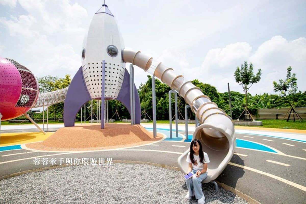 全新「太空主題公園」免費玩!2層樓火箭滑梯、飛碟星球太狂,4500坪超放電 全新「太空主題公園」免費玩!2層樓火箭滑梯、飛碟星球太狂,4500坪超放電