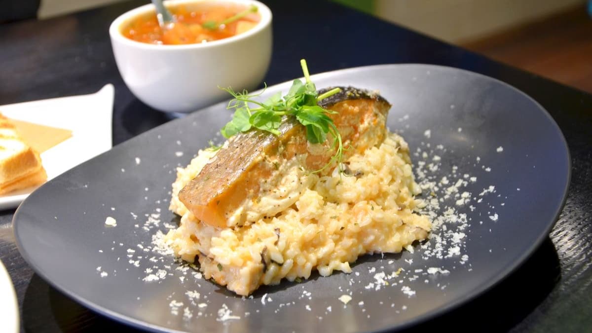 點餐免費打高爾夫!內湖咖啡廳藏「破千坪」高爾夫球場,點一份餐送30球 點餐免費打高爾夫!內湖咖啡廳藏「破千坪」高爾夫球場,點一份餐送30球