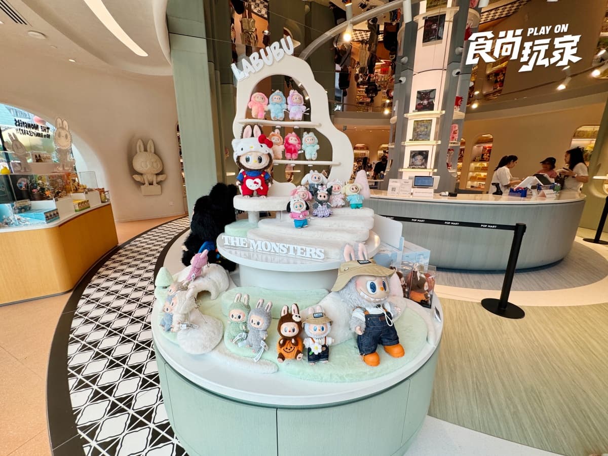 東南亞第1間「泡泡瑪特甜點店」!5款必吃星星人蛋糕,免費拍超萌Labubu 東南亞第1間「泡泡瑪特甜點店」!5款必吃星星人蛋糕,免費拍超萌Labubu