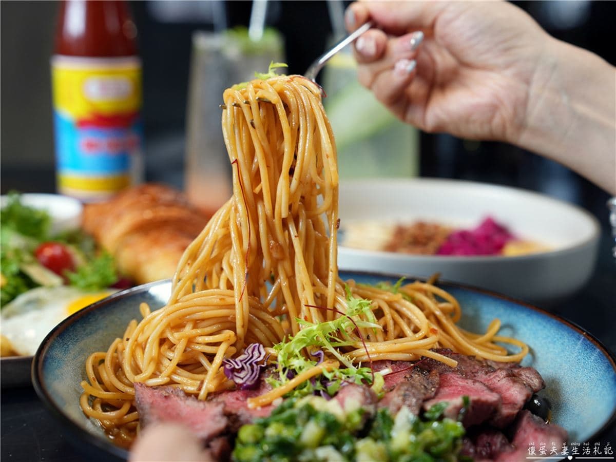 對中身分證送牛排!台中「人氣早午餐」CP值爆表,「8oz牛排義大利麵」肉量超有感 對中身分證送牛排!台中「人氣早午餐」CP值爆表,「8oz牛排義大利麵」肉量超有感