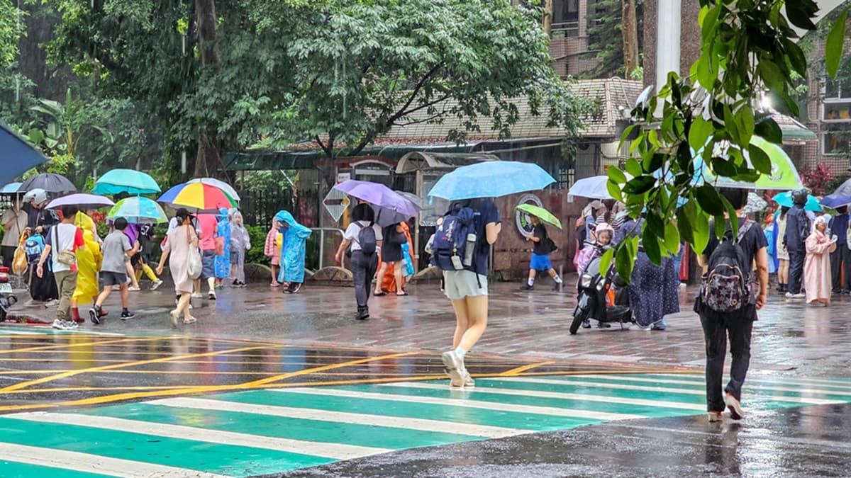 3地區慎防大雨!準颱風杜鵑最快今生成,最新路徑、對台影響一次看