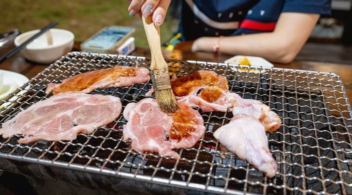 中秋烤肉鋁箔紙哪面朝上?營養師曝99%人都搞錯,別放「這食材」以免傷身 中秋烤肉鋁箔紙哪面朝上?營養師曝99%人都搞錯,別放「這食材」以免傷身