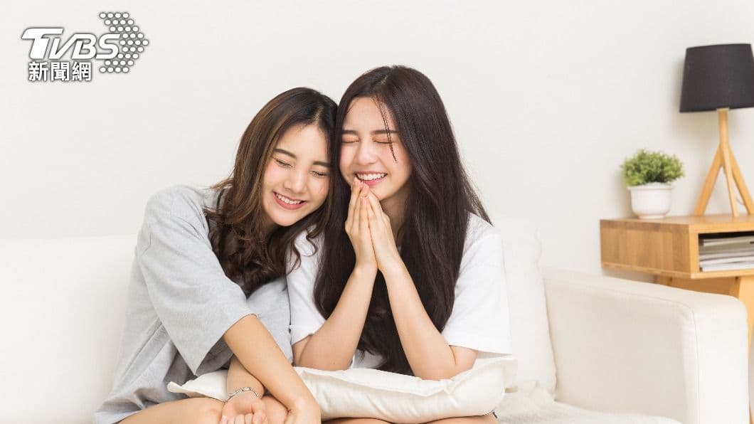 小心3星座城府深!會踩著別人向上爬,「這星座」很容易出賣朋友 雙子座的朋友很容易被賣了,還傻傻替他們屬錢。(示意圖,非當事人/Shuttershock達志影像) 最會「踩別人向上爬」!3星座城府深手段狠 這星座出賣朋友