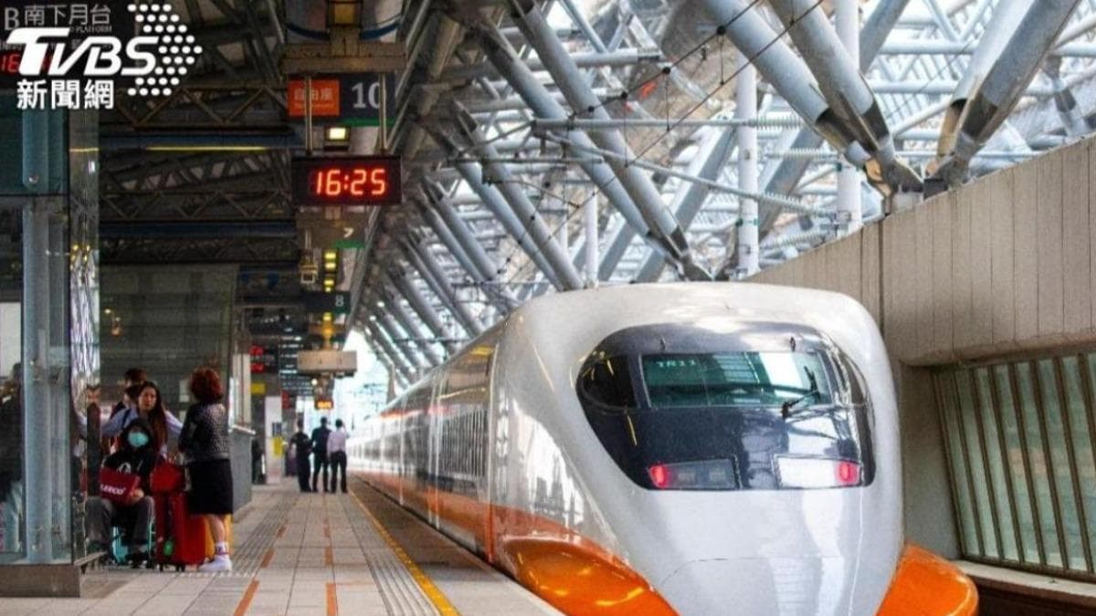7月10大新制上路!長照補助12萬元、4大保險新規、普拿疼漲價 陳志金醫師分享在高鐵發生的故事。(示意圖/shutterstock達志影像)