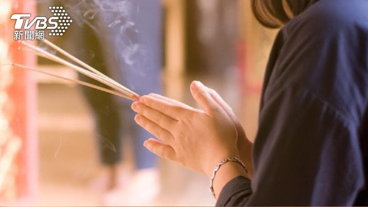 7/22~8/6期間生肖運勢!拜關聖帝君招好運,2生肖有望升遷加薪 國曆7月29日小鬼門開。(示意圖/shutterstock達志影像)