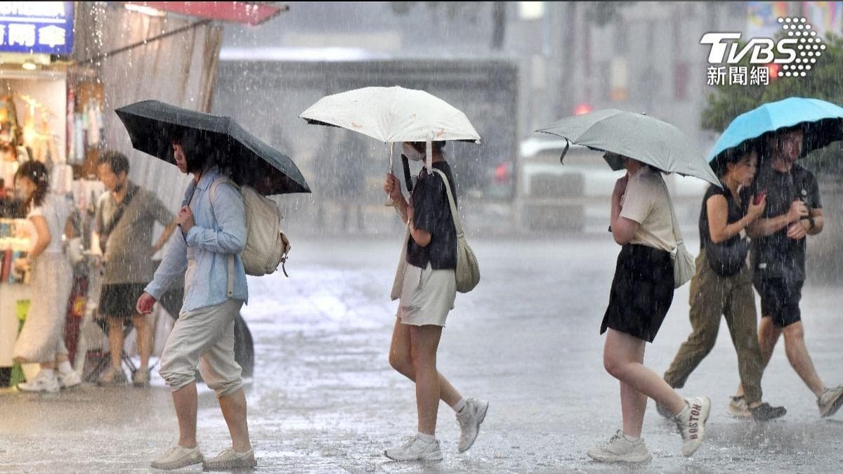 「降雨機率30%」非3成機會有雨?下雨機率30%出門該帶傘?專家給正解 今(23)日受到鋒面及低壓帶影響,部分地區易有短延時強降雨。(示意圖/TVBS資料照)