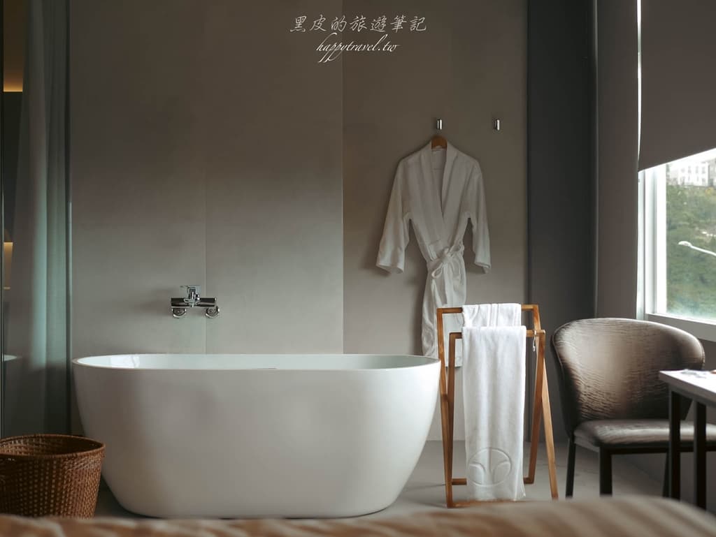 試營運就暴紅!九份「景觀民宿」狂洗版IG,躺床、泡澡賞無敵海景 | 食尚玩家