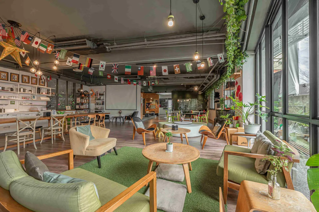 Light Hostel仲青行旅 台南館