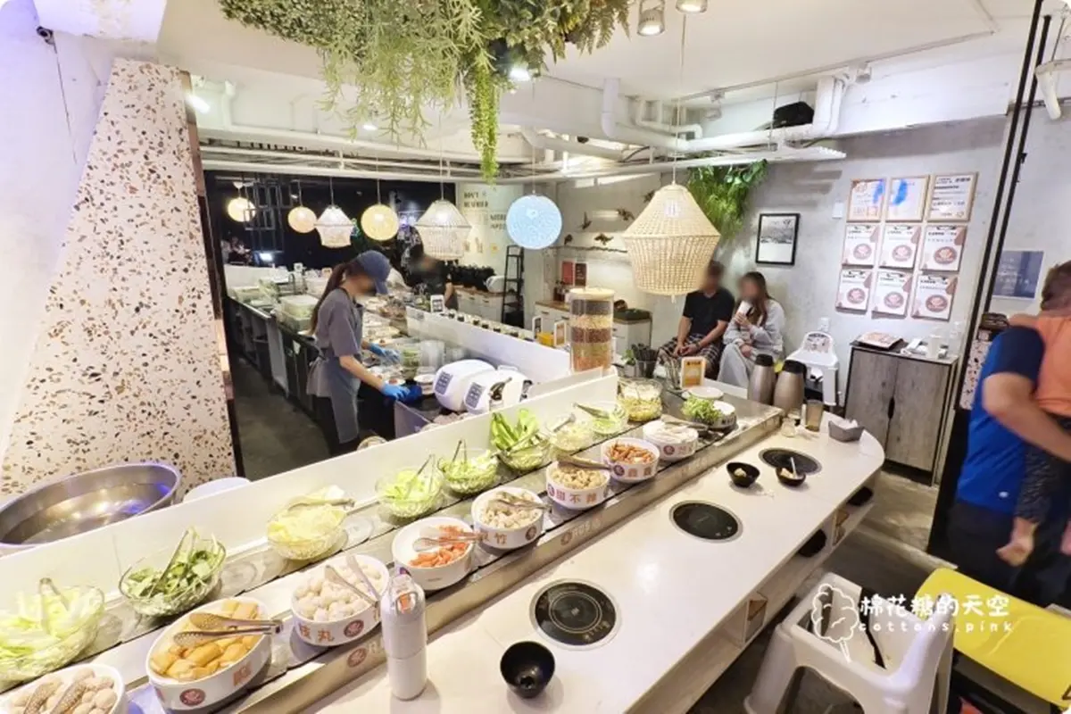 蔬食者必收！台中５家素食吃到飽：百坪自助吧、迴轉火車送菜、239元起