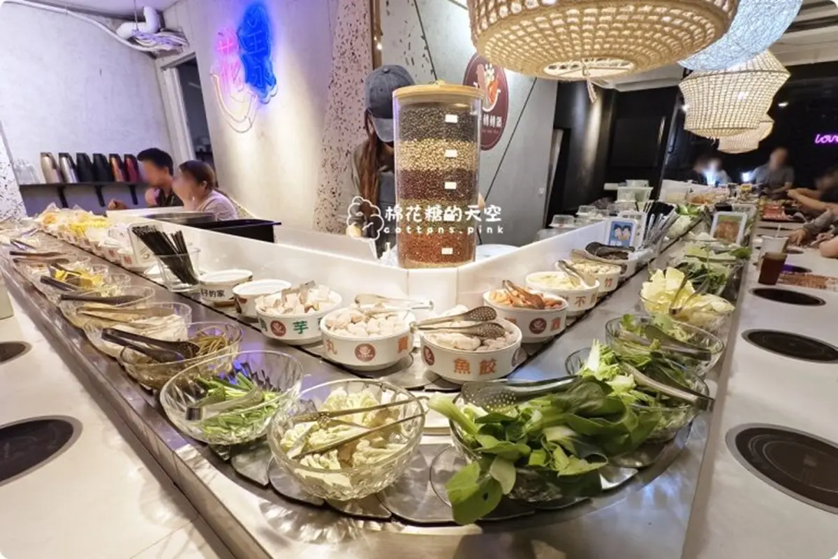 蔬食者必收!台中5家素食吃到飽:百坪自助吧、迴轉火車送菜、239元起 蔬食者必收!台中5家素食吃到飽:百坪自助吧、迴轉火車送菜、239元起