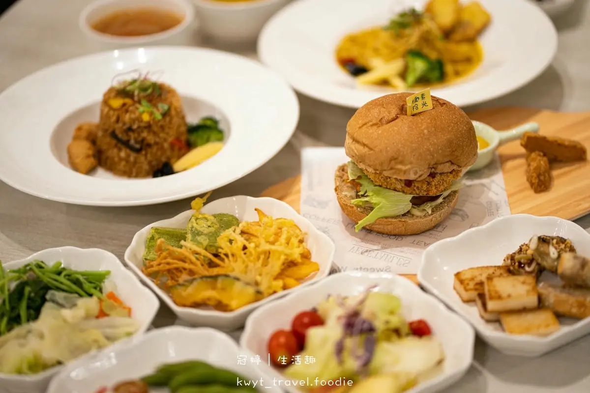 蔬食者必收！台中５家素食吃到飽：百坪自助吧、迴轉火車送菜、239元起