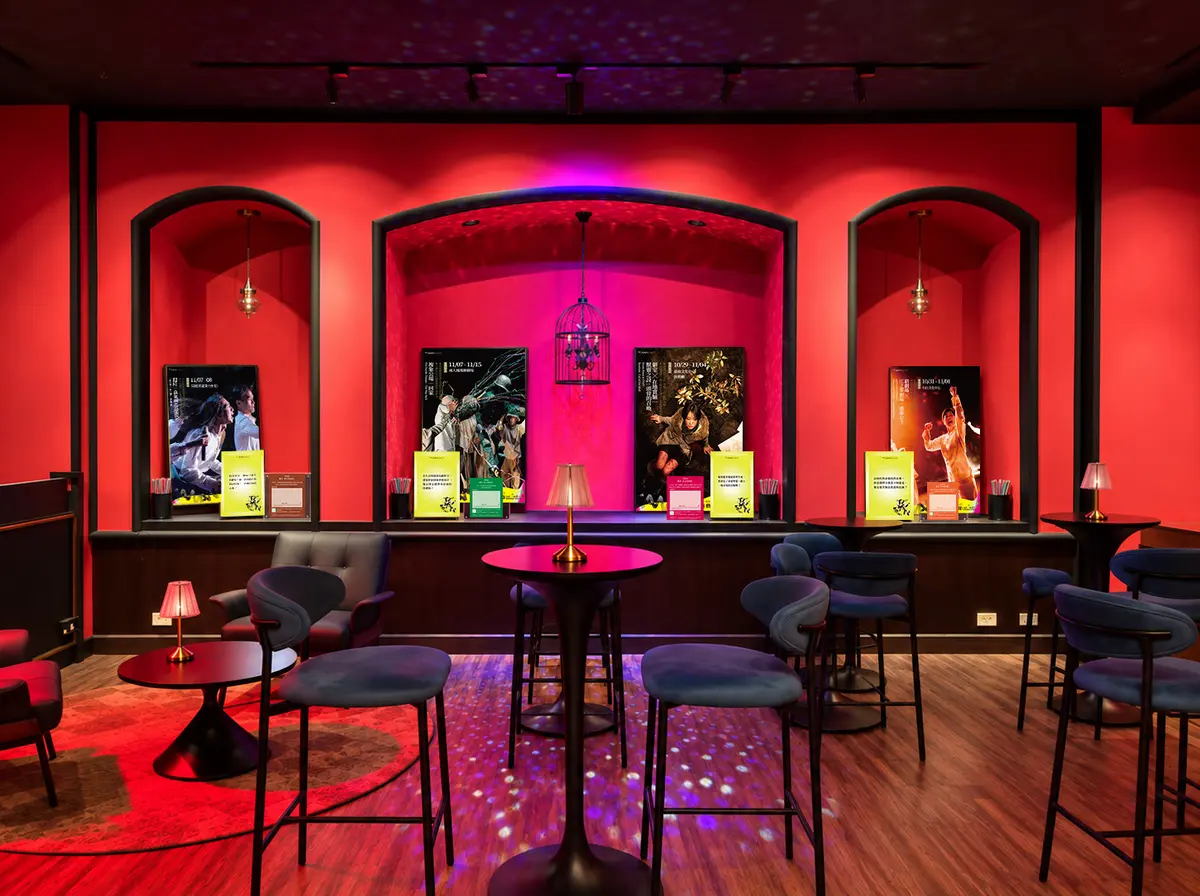 台南最新「劇院酒店」千元起入住！百老匯風情境式旅宿，復古售票亭太有戲
