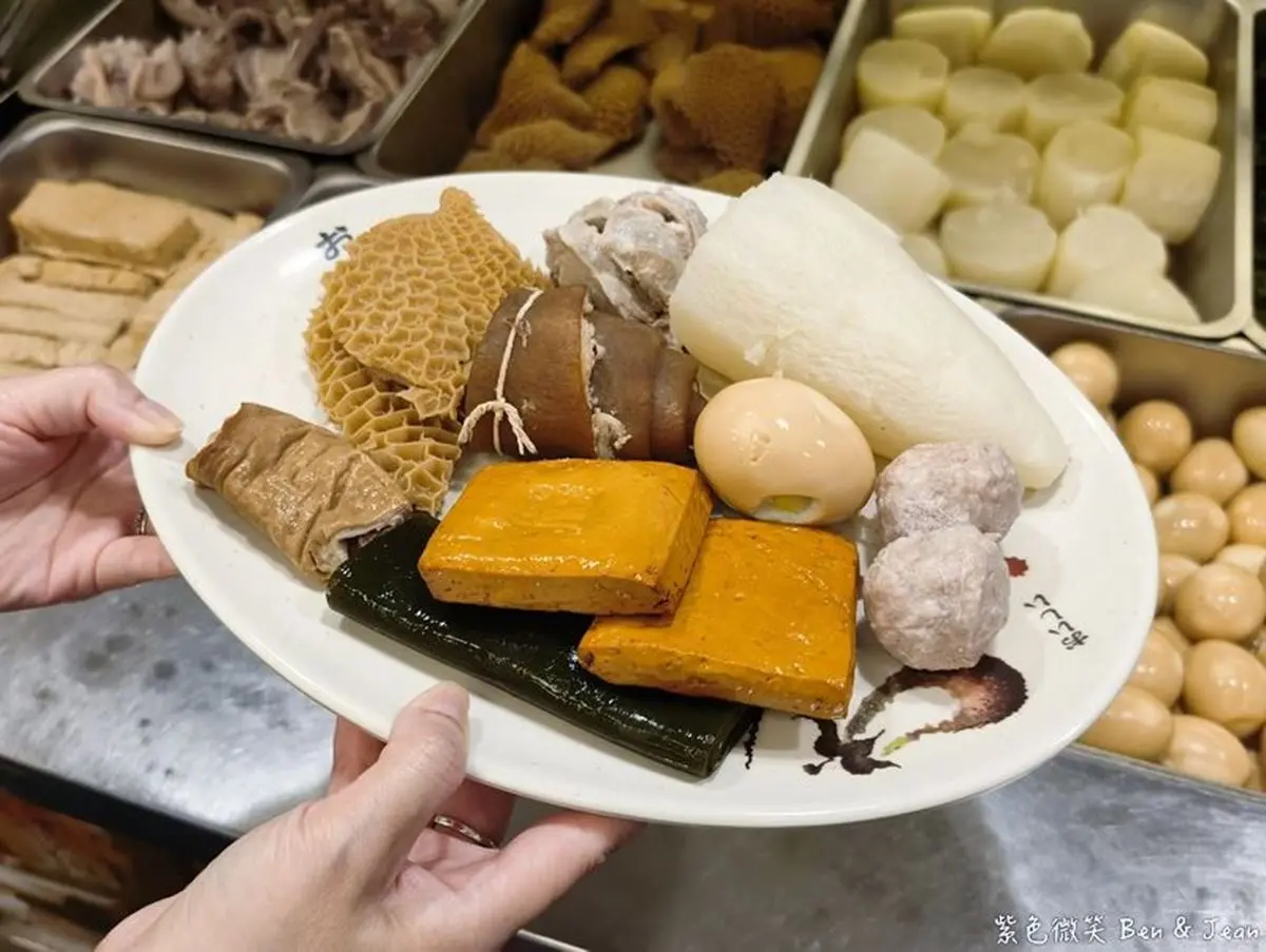 開店２年半獲必比登肯定！新竹城隍廟「人氣牛肉麵」濃郁入味，必夾靈魂滷味