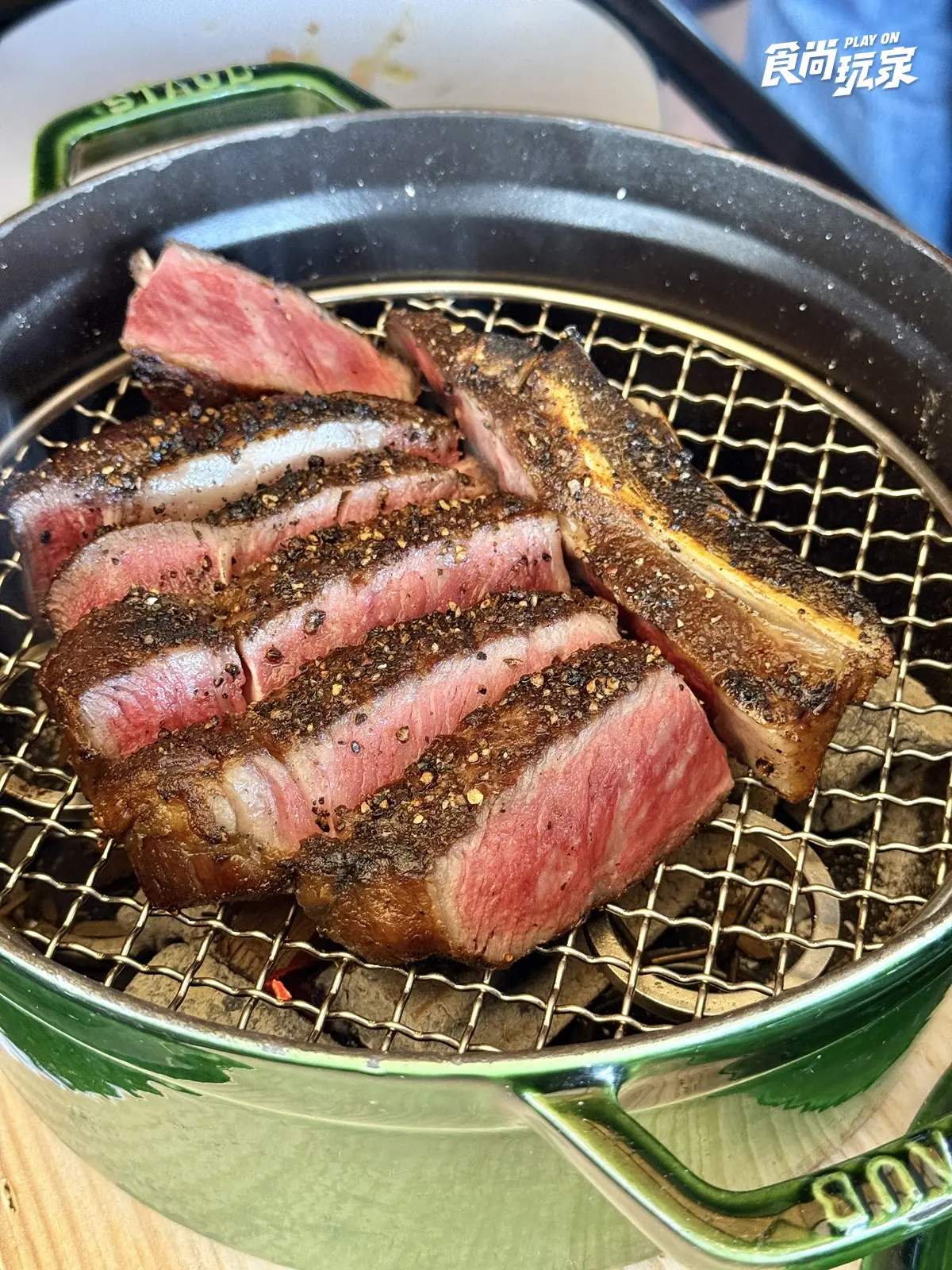 嘉義「預約困難BBQ」快閃台北！爽嗑巨無霸恐龍肋排，濃郁龍蝦麵激推必點