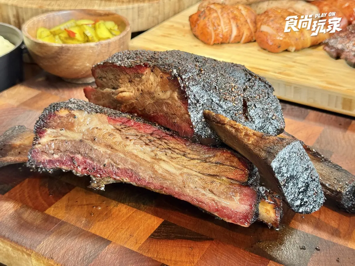 嘉義「預約困難BBQ」快閃台北！爽嗑巨無霸恐龍肋排，濃郁龍蝦麵激推必點