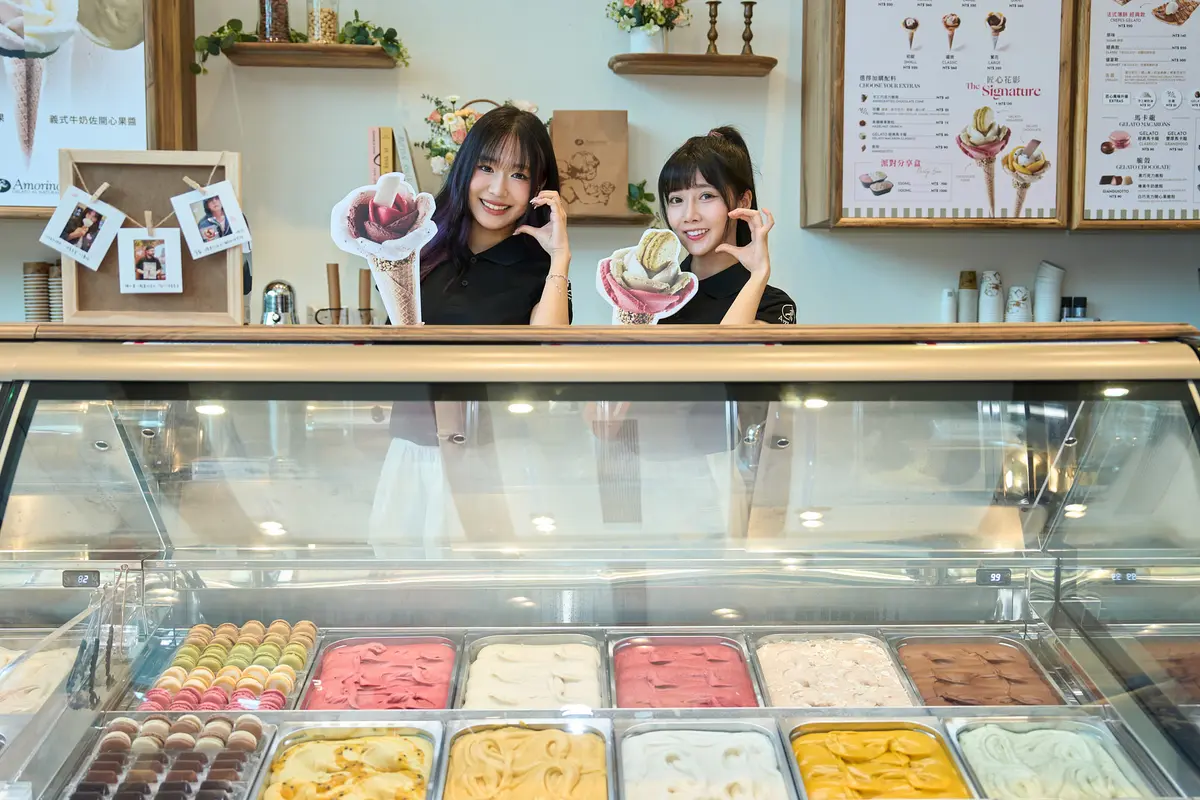 不用飛巴黎吃玫瑰冰！Amorino台灣首店開幕，30種Gelato進駐大巨蛋