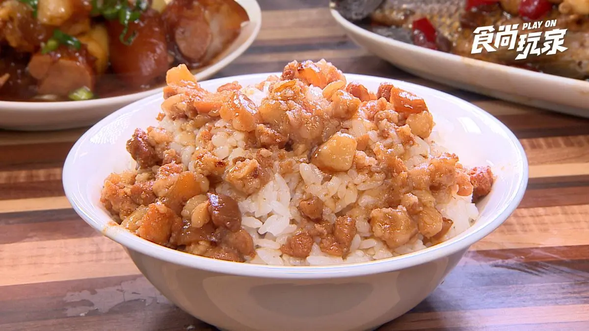 三重排隊「知高飯」滷香四溢！肥嫩腿庫入口即化超欠吃，必嘗鹹香大腸蓋飯
