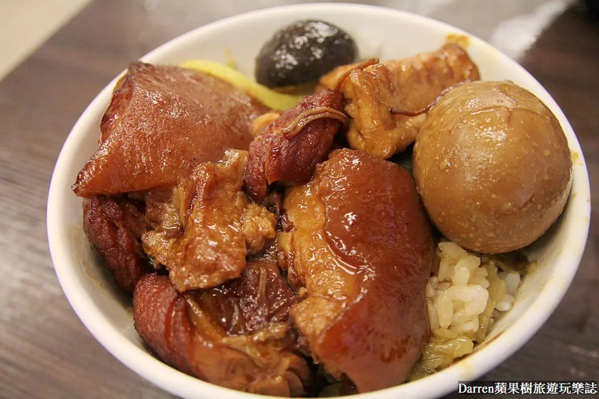 三重排隊「知高飯」滷香四溢！肥嫩腿庫入口即化超欠吃，必嘗鹹香大腸蓋飯