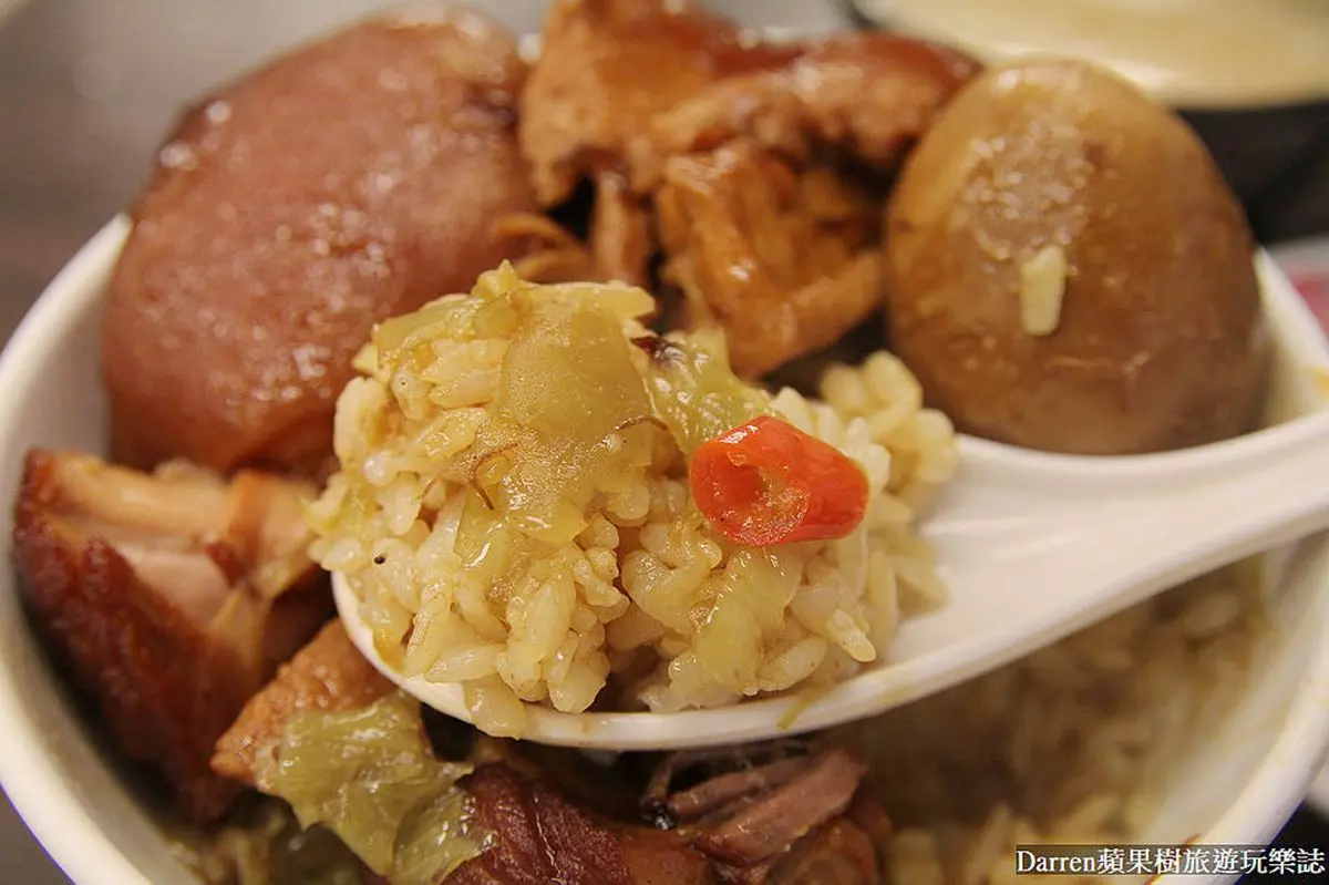 三重排隊「知高飯」滷香四溢！肥嫩腿庫入口即化超欠吃，必嘗鹹香大腸蓋飯