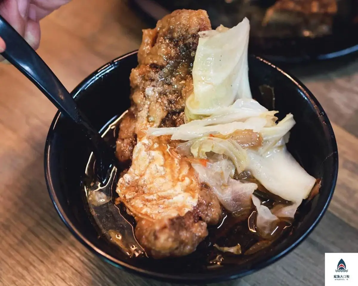 台北一甲子「炖鰻」老店！厚實海鰻一咬爆汁，超狂魚卵比手掌還厚