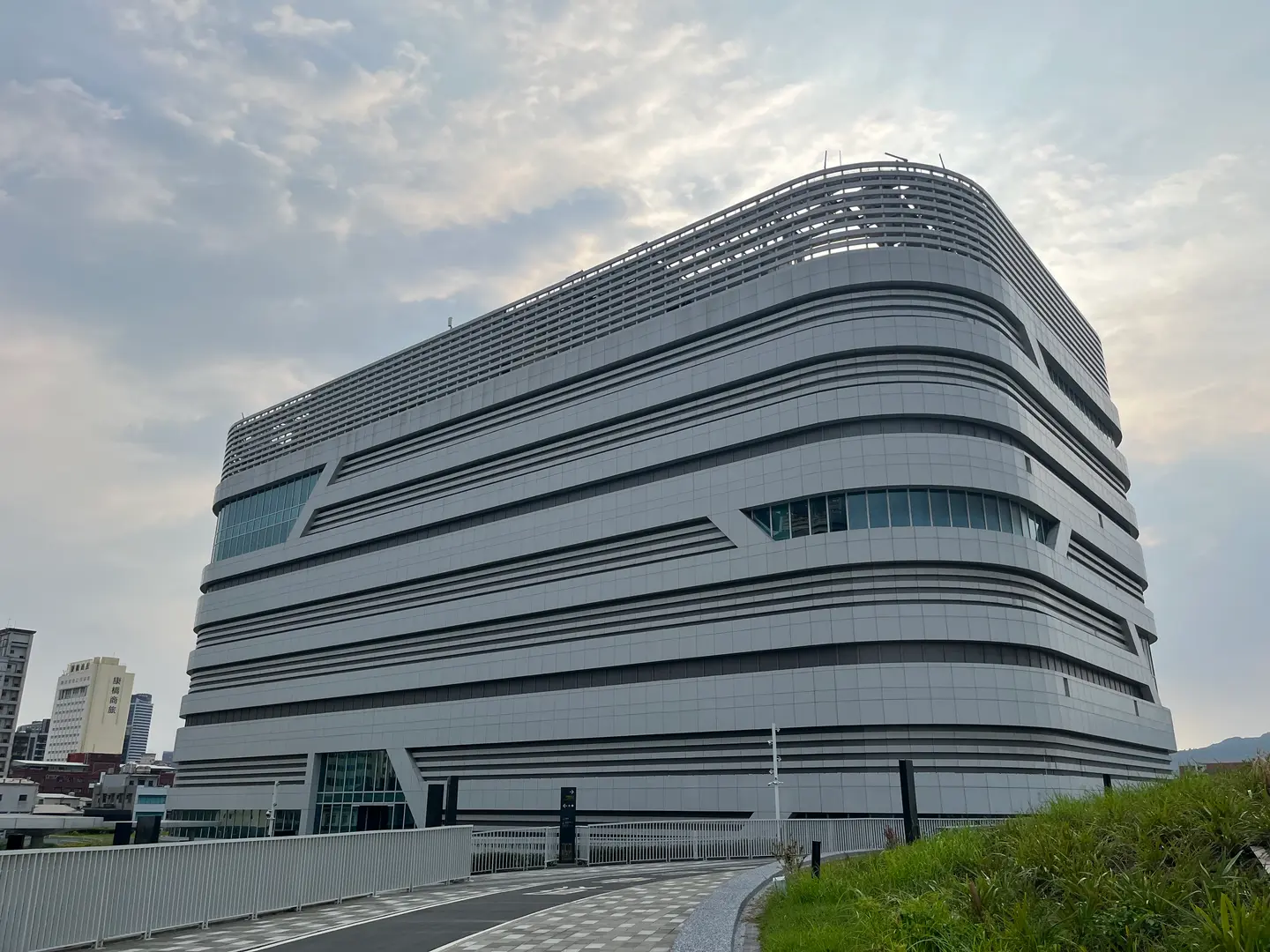 高雄百貨又多１間！搭台鐵、捷運都能抵達，預計這時開幕、引進逾150個品牌