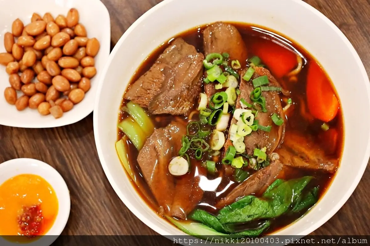 最低150元起！高CP值「平價牛肉麵」免費續麵加湯，還有豆花、棉花糖機
