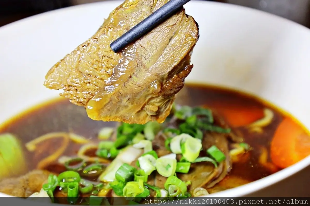 最低150元起！高CP值「平價牛肉麵」免費續麵加湯，還有豆花、棉花糖機