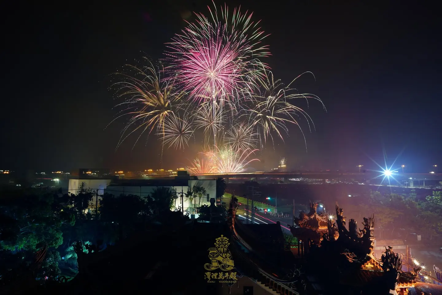 台南一日限定煙火秀!實力派台語歌手開唱,必比登羊肉爐、在地人私藏鹹酥雞必吃 台南一日限定煙火秀!實力派台語歌手開唱,必比登羊肉爐、在地人私藏鹹酥雞必吃