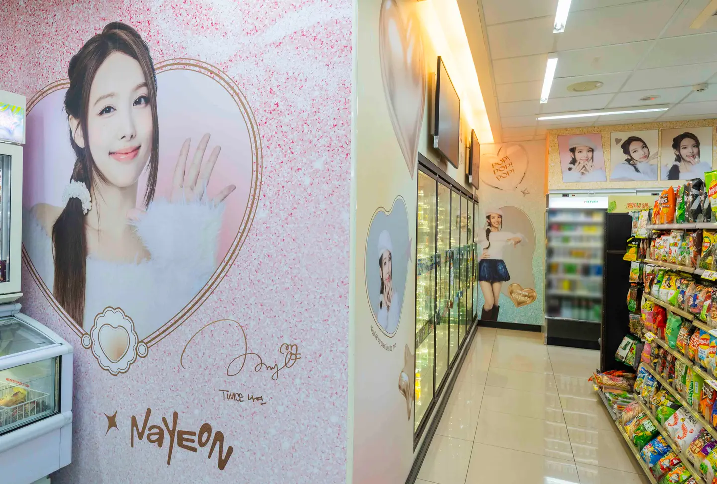 ONCE要朝聖!7-11「TWICE娜璉主題店」打卡,娜璉聯名熱罐、免費送小卡 ONCE要朝聖!7-11「TWICE娜璉主題店」打卡,娜璉聯名熱罐、免費送小卡