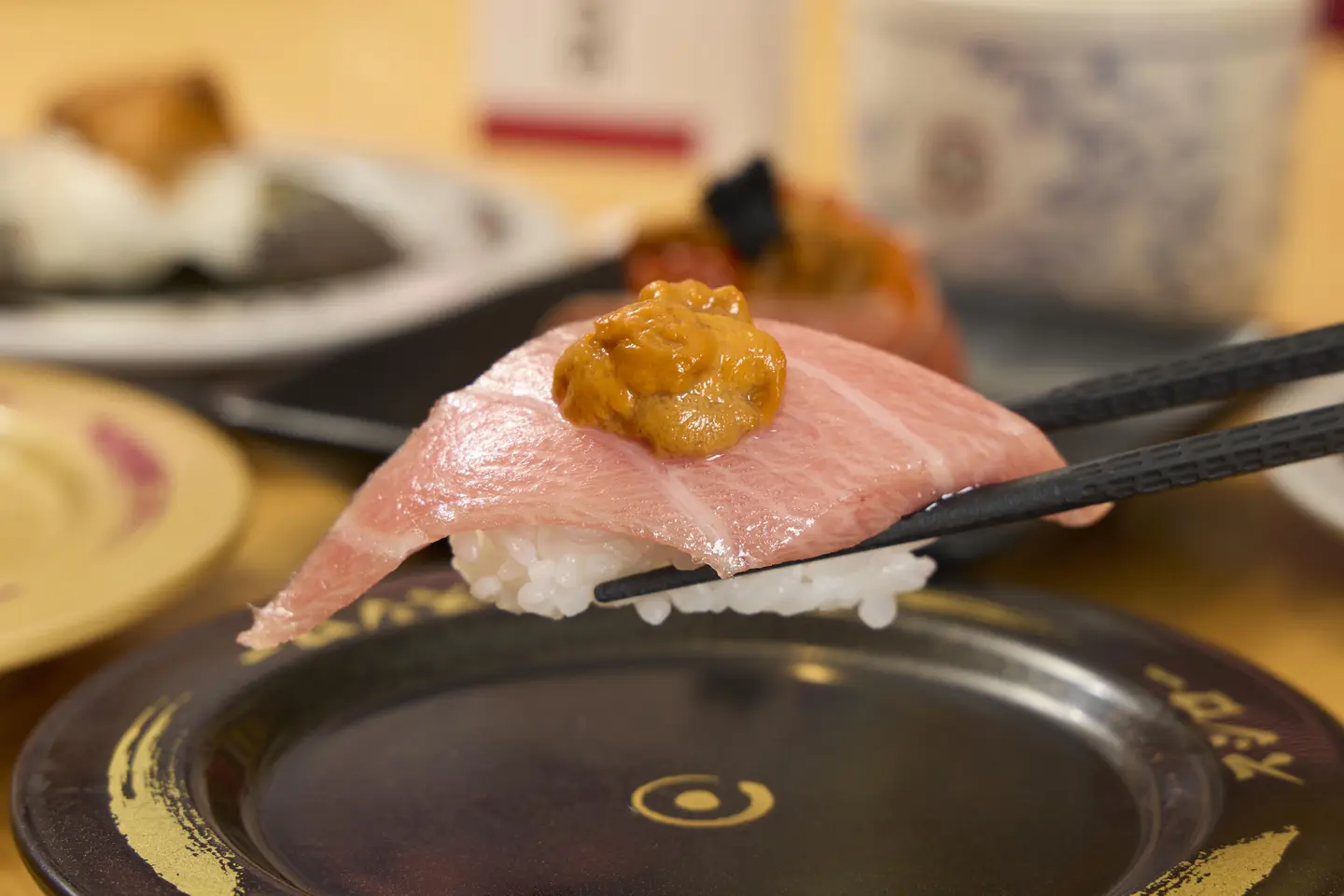 壽司郎海膽60元開吃!黑鮪魚大腹、豪華花之戀必吃,6大品牌牡蠣季也來了 壽司郎海膽60元開吃!黑鮪魚大腹、豪華花之戀必吃,6大品牌牡蠣季也來了