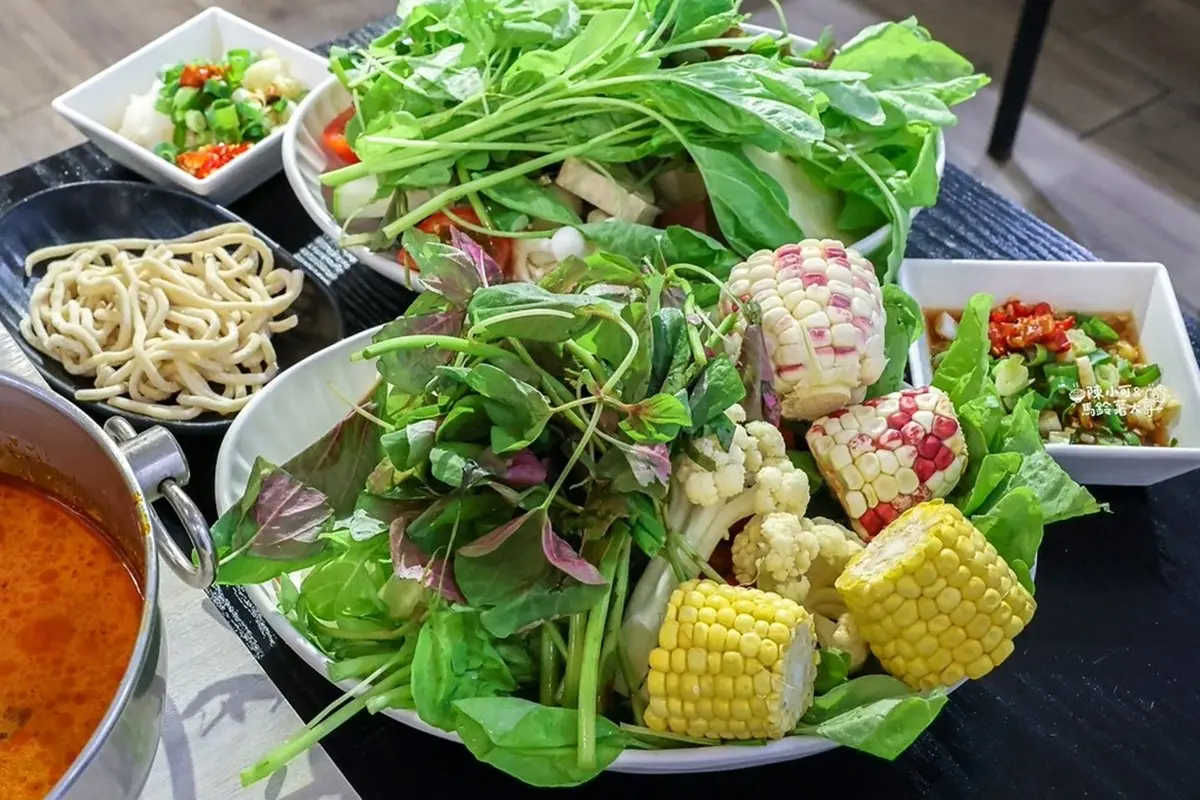 台北超佛「涮涮鍋吃到飽」350元起!30款蔬食、水果甜點任夾,還有膠囊咖啡 台北超佛「涮涮鍋吃到飽」350元起!30款蔬食、水果甜點任夾,還有膠囊咖啡
