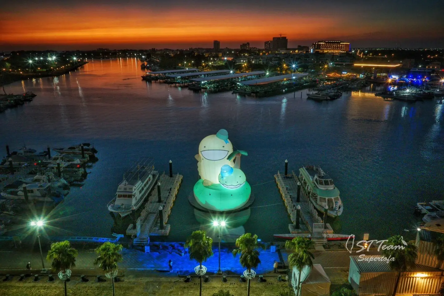 「朗萌綺盟」登陸台南安平！夜間燈光秀、快閃店必逛，拍照打卡免費送小提燈