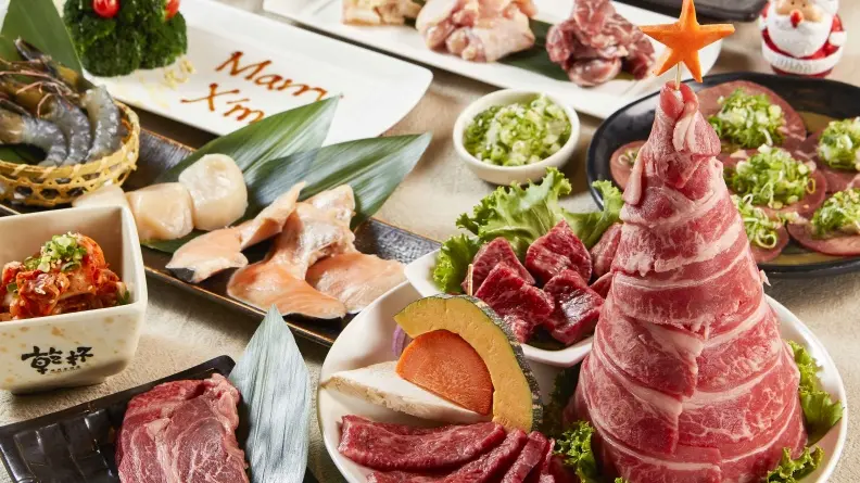 和牛、龍蝦、松葉蟹!高CP值日系聖誕餐,豪華海陸全包! 乾杯燒肉居酒屋推出「燒肉聖誕樹」聖誕大餐,吸睛度破表!.jpg