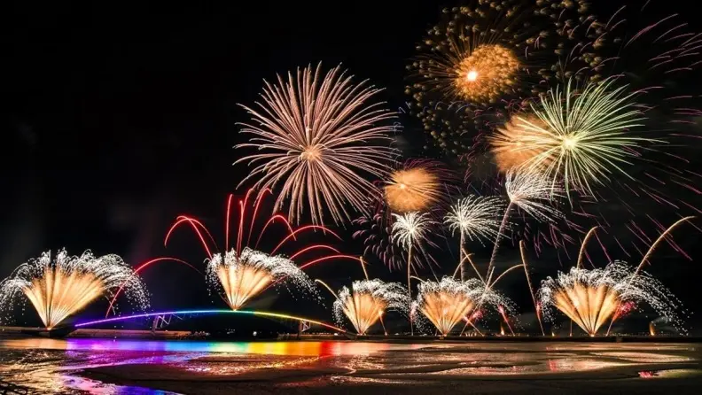百架無人機開場!2019「澎湖國際海上花火節」15分鐘煙火秀必朝聖