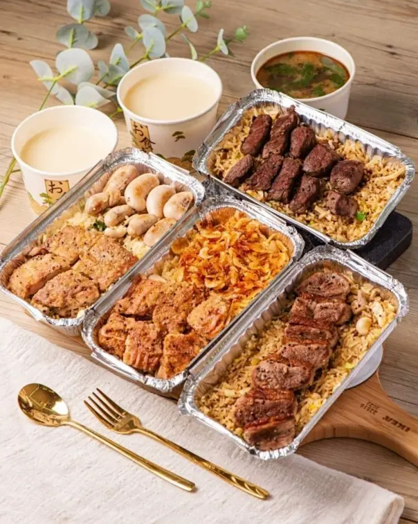 滿滿都是料！北中南６家浮誇系炒飯：15尾大蝦披薩、雞佛+腿排雙主菜、鋪滿鮮紅魚卵