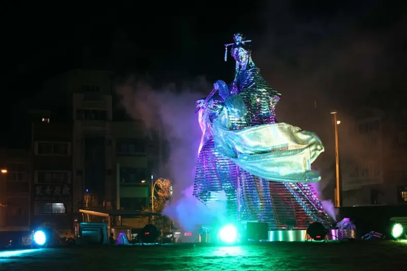 2 - 2.jpg 霹靂迷集合!全台首座6公尺高「素還真」雕像,手持拂塵+燈光秀超吸睛