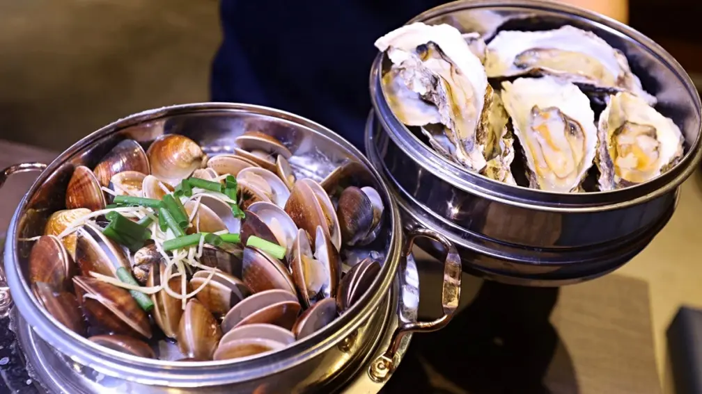 超狂「痛風塔」買一送一！中部串燒霸主開新店，「章魚燒炒泡麵」太有哽