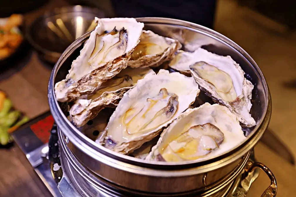 超狂「痛風塔」買一送一！中部串燒霸主開新店，「章魚燒炒泡麵」太有哽