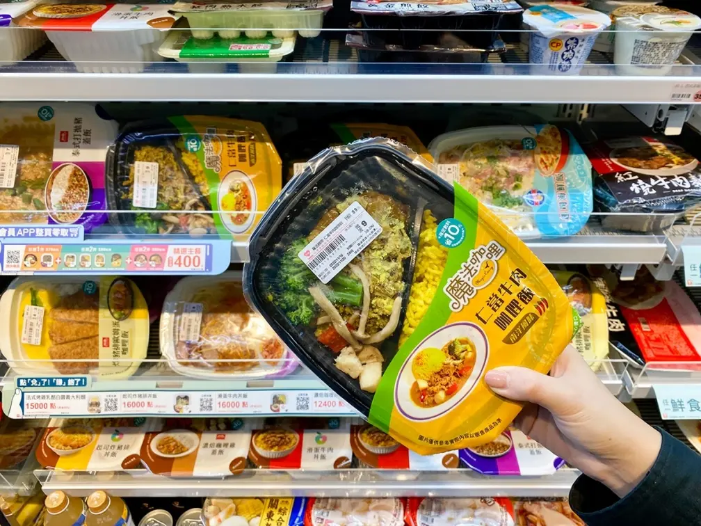 衝全家喝鼎泰豐「剝皮辣椒雞湯」！超商熟食大戰開打，7-11ｘ三元花園最強韓食