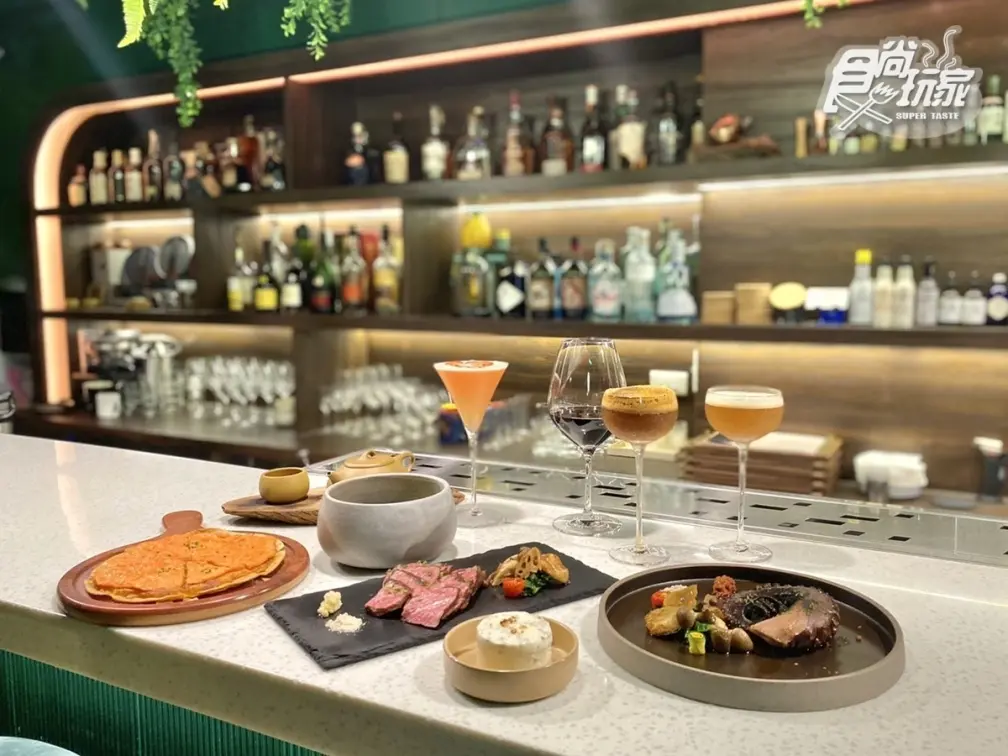 【新開店】綠色植栽風餐酒館！超濃郁明太子披薩、牛小排，搭普洱茶調酒絕配