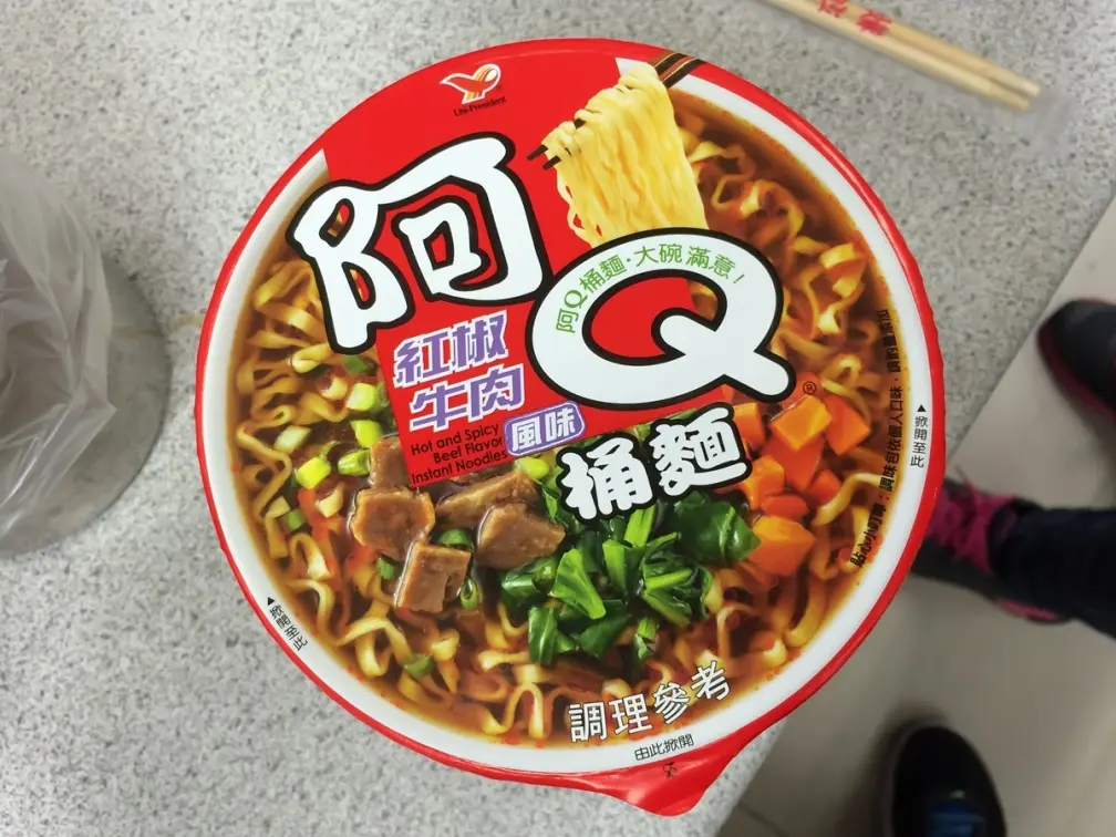 追劇必吃10大泡麵出爐！「來一客」小巧實料排第二，這款炒麵CP值超高奪冠