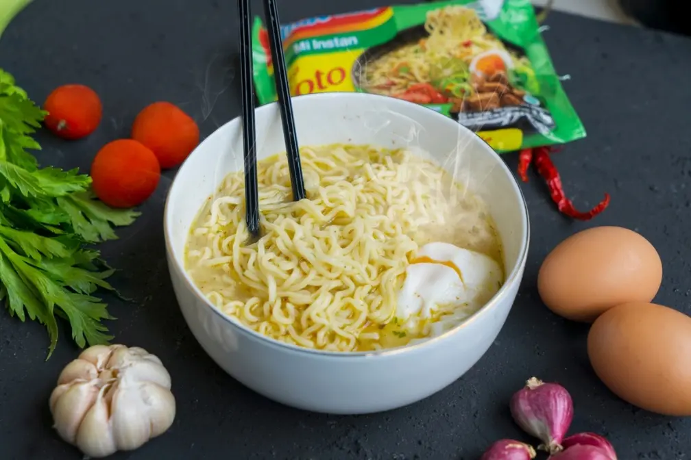 追劇必吃10大泡麵出爐！「來一客」小巧實料排第二，這款炒麵CP值超高奪冠