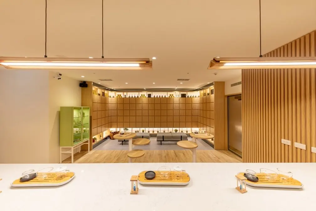 全台唯一「機場膠囊旅館」回歸！網美必拍樹屋房，dyson吹風機、充電線可用